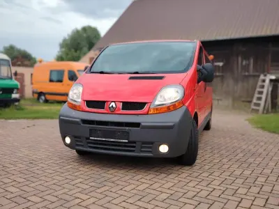 Gebraucht Renault Trafic 101 PS (74 kW) 2004 Rot Van / Kleinbus