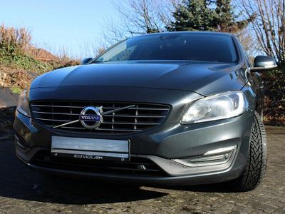 Andere farben Gebraucht 2017 Volvo V60 Kombi | 9.000 €