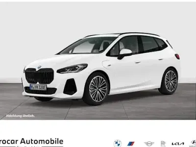 Używany BMW 230 M Sport 326 KM (239 kW) 2023 Biały Minivan