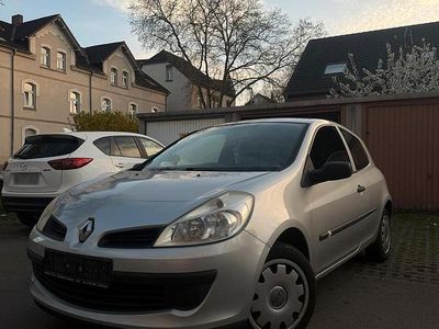 Gebraucht Renault Clio II 58 PS (42 kW) 2007 Kleinwagen