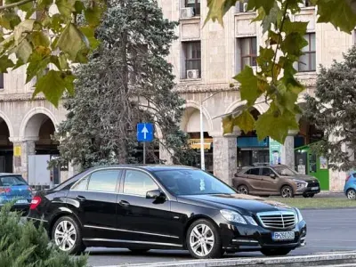 Gebraucht Mercedes E250 204 PS (150 kW) 2011 Schwarz Limousine