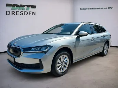 Neu Skoda Superb Essence 150 PS (110 kW) 2026 Silber Kombi