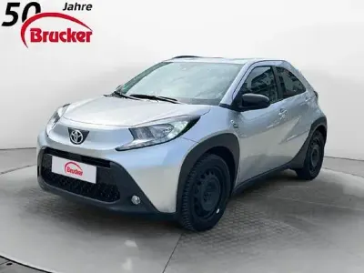 Gebraucht Toyota Aygo X X-play 72 PS (52 kW) 2023 Shimmering silver metallic SUV