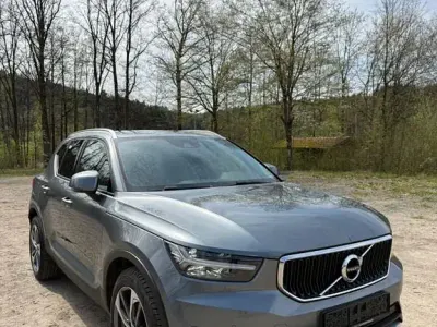 Używany Volvo XC40 Momentum 190 KM (139 kW) 2019 Szary SUV