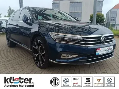 Gebraucht VW Passat Elegance 200 PS (147 kW) 2023 Blau Kombi