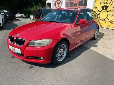 Gebraucht BMW 318 Comfort Edition 143 PS (105 kW) 2011 Rot Kombi
