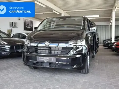 Neu VW Caravelle Life 150 PS (110 kW) 2026 Midnight black metallic Van