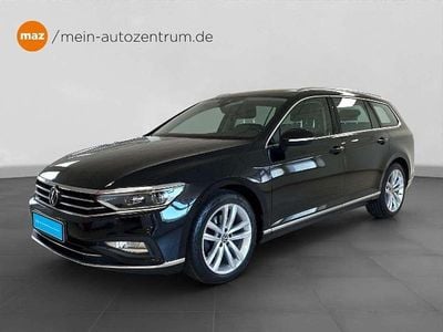 Deep black perleffekt Gebraucht 2021 VW Passat Elegance Kombi | 22.920 € (Fairer Preis)