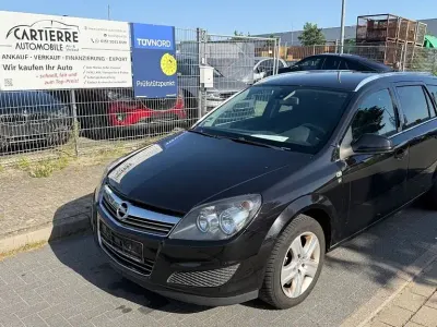 Gebraucht Opel Astra Edition 90 PS (66 kW) 2010 Schwarz Limousine