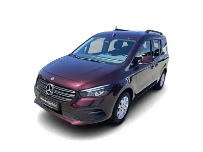 Gebraucht Mercedes T180 Progressive 131 PS (96 kW) 2025 Rot Van / Kleinbus