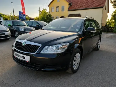 Gebraucht Skoda Octavia Elegance 122 PS (89 kW) 2010 Schwarz Kombi