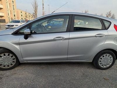 Gebraucht Ford Fiesta 95 PS (69 kW) 2013 Silber Kleinwagen