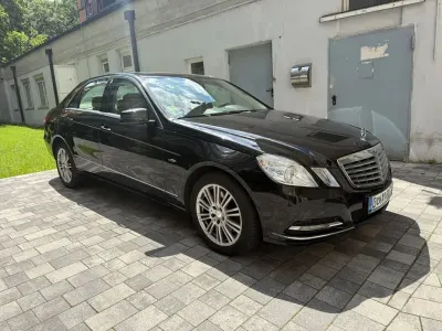 Gebraucht Mercedes E250 Elegance 204 PS (150 kW) 2012 Schwarz Limousine