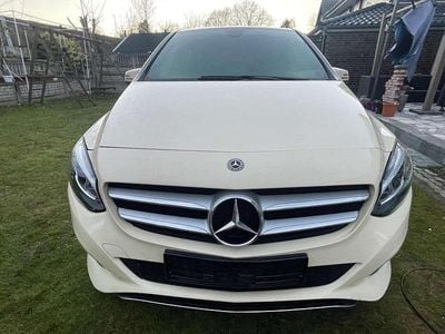 Gebraucht Mercedes B180 Urban 109 PS (80 kW) 2016 Gelb Van / Kleinbus