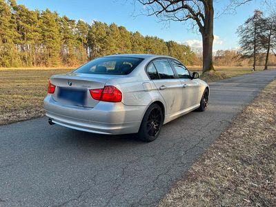 Gebraucht BMW 320 170 PS (125 kW) 2010 Grau Limousine