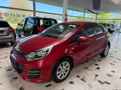 Usata Kia Rio Attract 86 CV (63 kW) 2015 Rosso Utilitaria