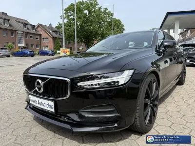 Gebraucht Volvo V90 Momentum 150 PS (110 kW) 2019 Onyx black / Kombi
