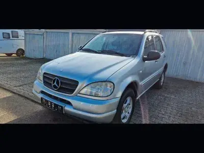 Brugt Mercedes ML320 218 HK (160 kW) 1999 Sølv SUV