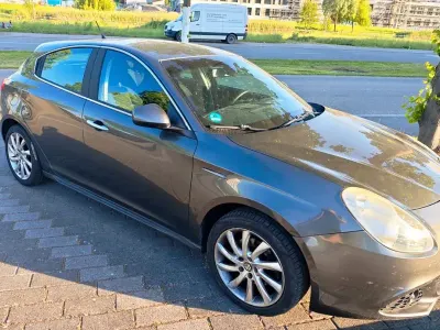 Gebraucht Alfa Romeo Giulietta Turismo 140 PS (102 kW) 2012 Grau Kleinwagen