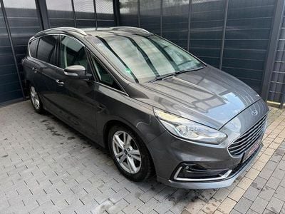 Grau Gebraucht 2019 Ford S-MAX Titanium Van / Kleinbus | 17.990 € (Fairer Preis)