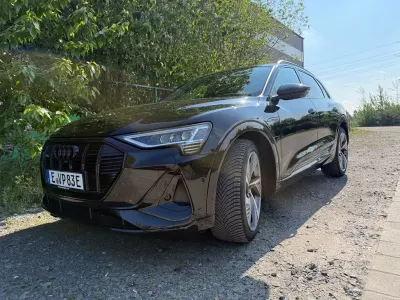 Używany Audi e-tron S-Line 300 kW (408 KM) 2022 Czarny SUV