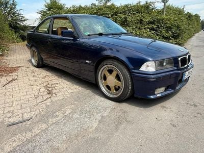 BMW 323