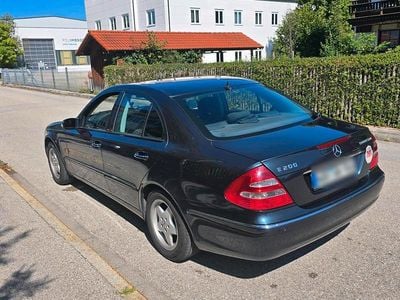 Mercedes E200