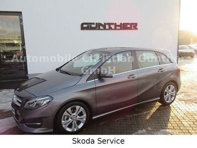 Grau Gebraucht 2016 Mercedes B180 Urban Van / Kleinbus | 16.990 € (Fairer Preis)