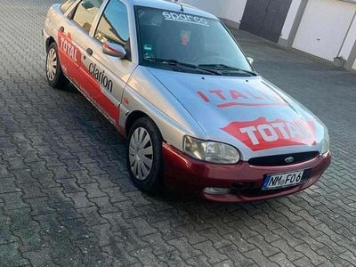 Silber Gebraucht 1997 Ford Escort Limousine | 1.000 € (Etwas zu teuer)
