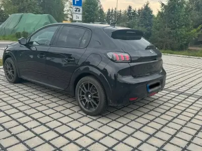 Gebraucht Peugeot e-208 GT 100 kW (136 PS) 2022 Schwarz Kleinwagen