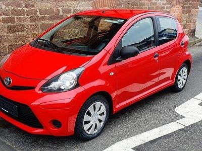 Rot Gebraucht 2014 Toyota Aygo Basis Kleinwagen | 4.500 € (Fairer Preis)