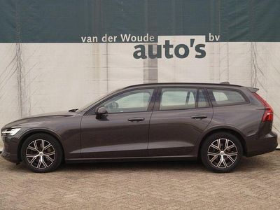 Gebraucht Volvo V60 163 PS (119 kW) 2023 Grau Kombi