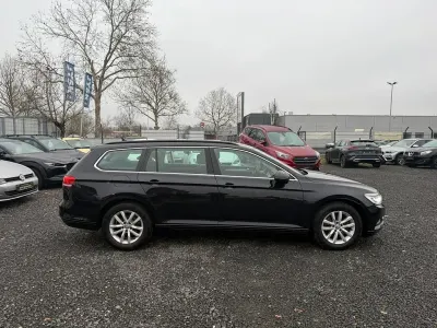 Gebraucht VW Passat Comfortline 120 PS (88 kW) 2017 Deep black perleffekt Kombi