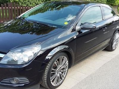 Gebraucht Opel Astra GTC 116 PS (85 kW) 2010 Schwarz metallic Kleinwagen