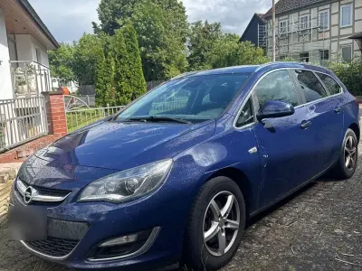 Gebraucht Opel Astra Sport 131 PS (96 kW) 2013 Blau Kombi