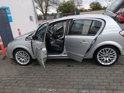 Usata Opel Astra 125 CV (91 kW) 2005 Argento Utilitaria