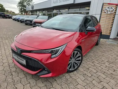 Gebraucht Toyota Corolla Hybrid Club 122 PS (89 kW) 2019 Rot Limousine