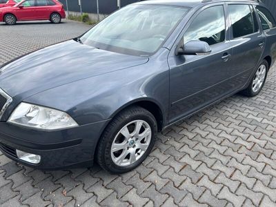 gebraucht Skoda Octavia Combi 1.6 Ambiente, AHK, Klima