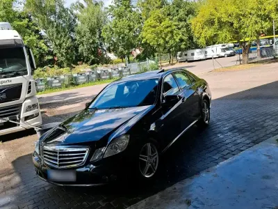 Gebraucht Mercedes E220 170 PS (125 kW) 2011 Schwarz Limousine