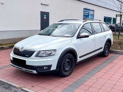 Gebraucht Skoda Octavia Scout 179 PS (131 kW) 2015 Weiß Kombi