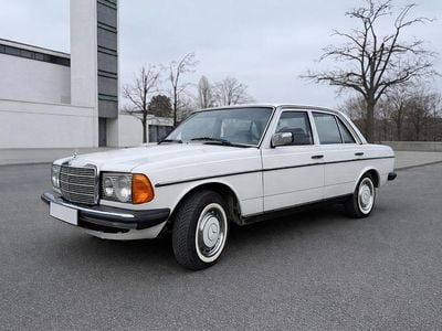 Weiß Gebraucht 1981 Mercedes 200 Limousine | 14.999 €