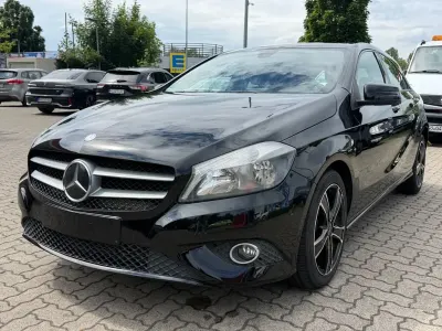Gebraucht Mercedes A180 122 PS (89 kW) 2013 Schwarz Kleinwagen