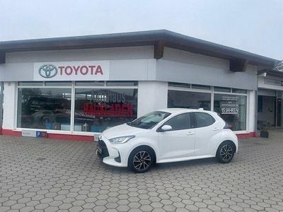 Gebraucht Toyota Yaris Hybrid Team 116 PS (85 kW) 2022 Weiß Limousine