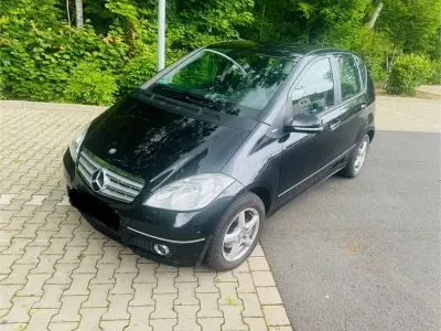 Gebraucht Mercedes A180 109 PS (80 kW) 2012 Schwarz Kleinwagen