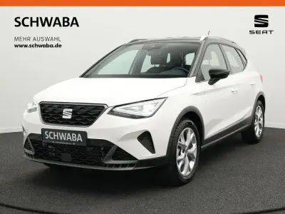 Gebraucht Seat Arona FR 110 PS (80 kW) 2023 Weiß/midnight schwarz metallic SUV