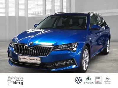 Gebraucht Skoda Superb LAURIN & KLEMENT 190 PS (139 kW) 2022 Blau Kombi