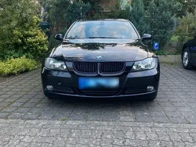 Gebraucht BMW 320 177 PS (130 kW) 2008 Schwarz Limousine