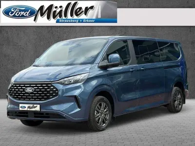 Gebraucht Ford Tourneo Titanium 150 PS (110 kW) 2025 Chromablau metallic Van / Kleinbus