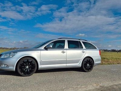 Gebraucht Skoda Octavia Family 122 PS (89 kW) 2013 Silber Kombi