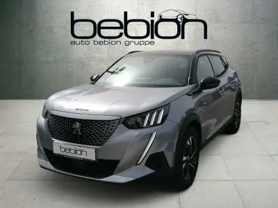 Gebraucht Peugeot e-2008 GT 100 kW (136 PS) 2022 Blau/typ aussenverkleidung met SUV